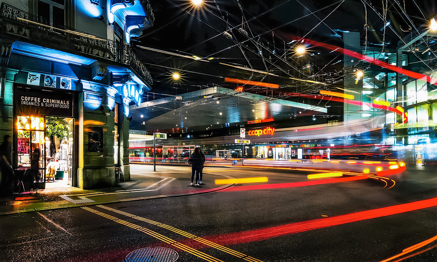 Ein hochanspruchsvoller Prozess: In Zukunft werden sich Städte immer mehr zu datengetriebenen Stadtsystemen transformieren, wo Technologien, Infrastrukturen und Menschen verbunden sind und zusammenspielen (im Bild: Bahnhofplatz Winterthur).