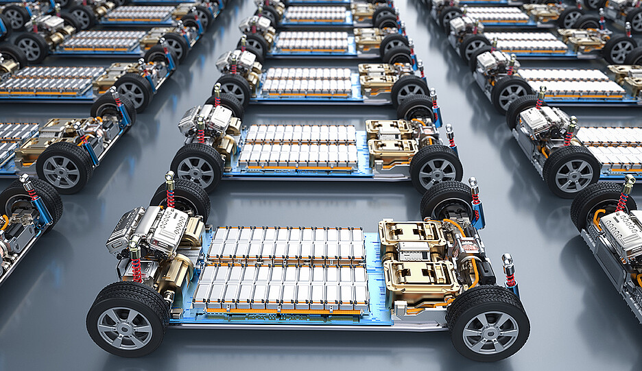 Elektroautos mit Batteriezellenmodul: Die Herstellung von Fahrzeugbatterien ist nicht emissionsneutral. Foto: AdobeStock