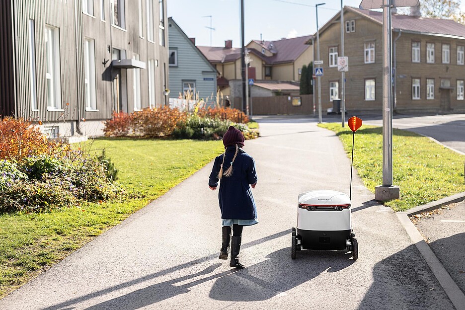 A child in Estonia walks alongside a delivery robot from Starship Technologies. / Photo: Renee Altrov. 