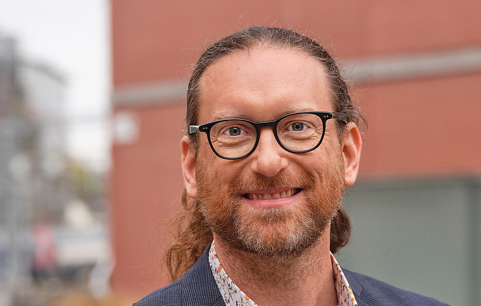 Morgan Kavanagh and Davide Garassino are both responsible for didactic innovation at the Institute of Multilingual Communication at the School of Applied Linguistics and teach in the BA in Multilingual Communication programme and in the area of continuing education.