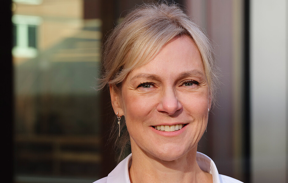 Jeannette Philipp from the School of Management and Law teaches, among other things, the Professional Communication 1 module as part of the Bachelor's degree programme in Business Administration.