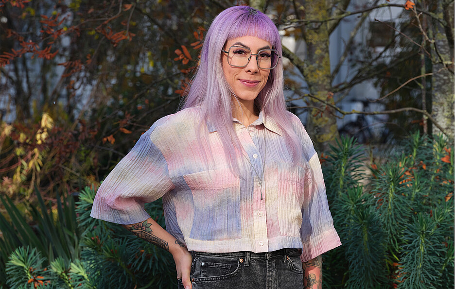 Ein besonderes Highlight ist für Dana Widmer, wenn das Dolmetschen mit Reisen verbunden ist. Im Juni ist sie jeweils zwei Wochen lang in Genf an der Konferenz der Internationalen Arbeitsorganisation der UNO im Einsatz, aber auch Auslandtrips stehen ab und zu auf dem Programm – im Dezember geht es etwa nach Seoul.